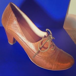 ModCloth Caramel Brown Vintage Style Heels